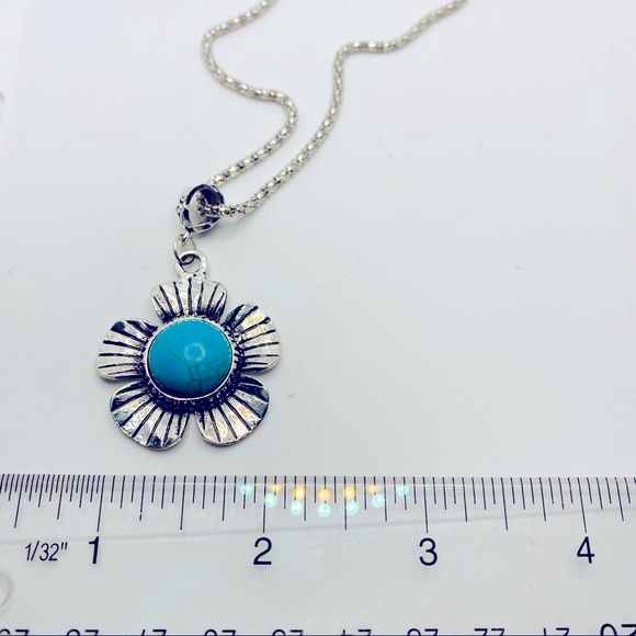 Necklace Turquoise colored Flower in Silver tone - Picture 3 of 12